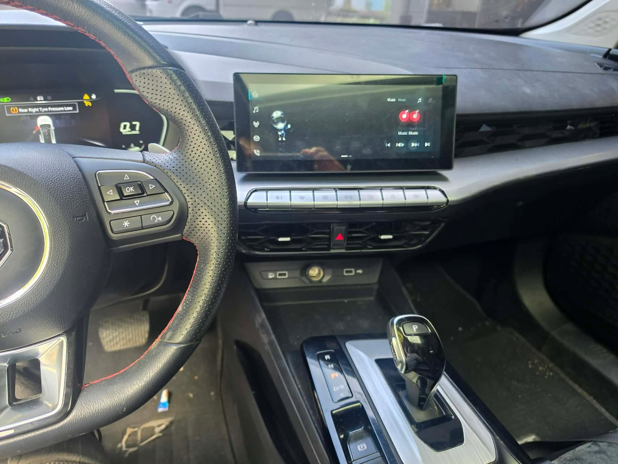 2025 MG GT SPORT AT GAS - Image 3